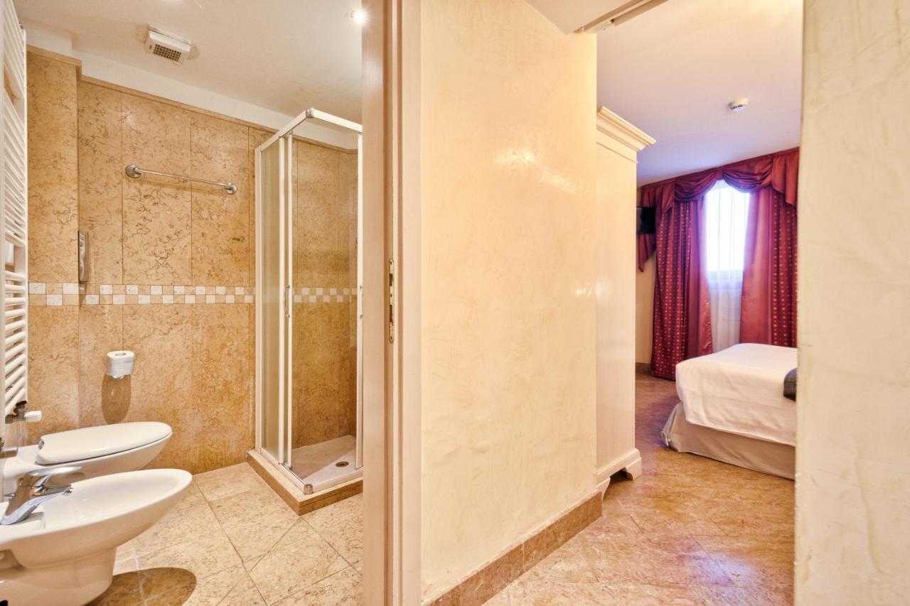 Vecellio On The Lagoon Hotel